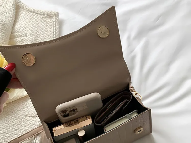 AndreaBag - Stylish Handbag with Handle