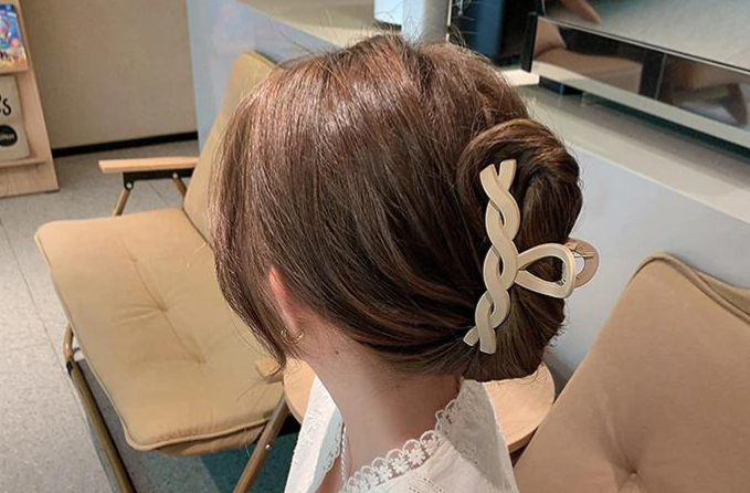 ClipGlam – Elegant Nude Hair Accessories Set
