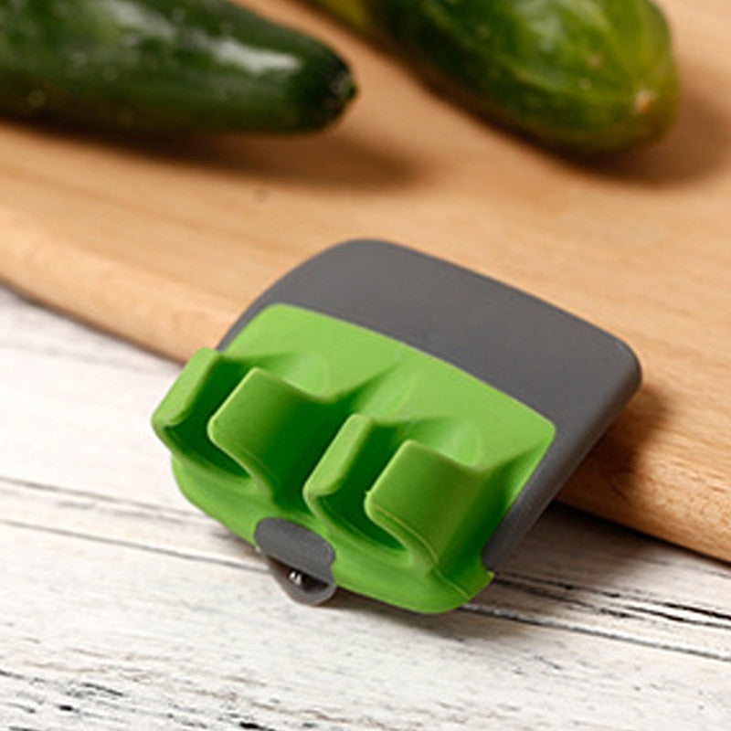 FingerGuard – Safe Vegetable Peeler for the Kitchen