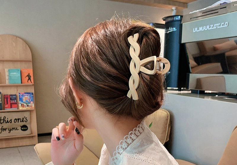 ClipGlam – Elegant Nude Hair Accessories Set