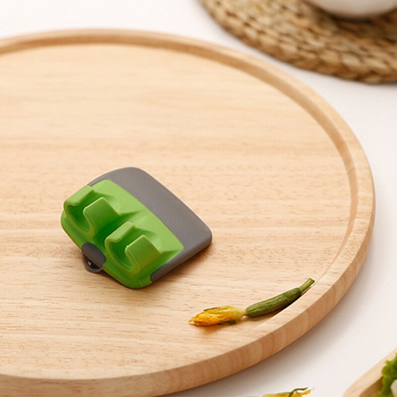 FingerGuard – Safe Vegetable Peeler for the Kitchen