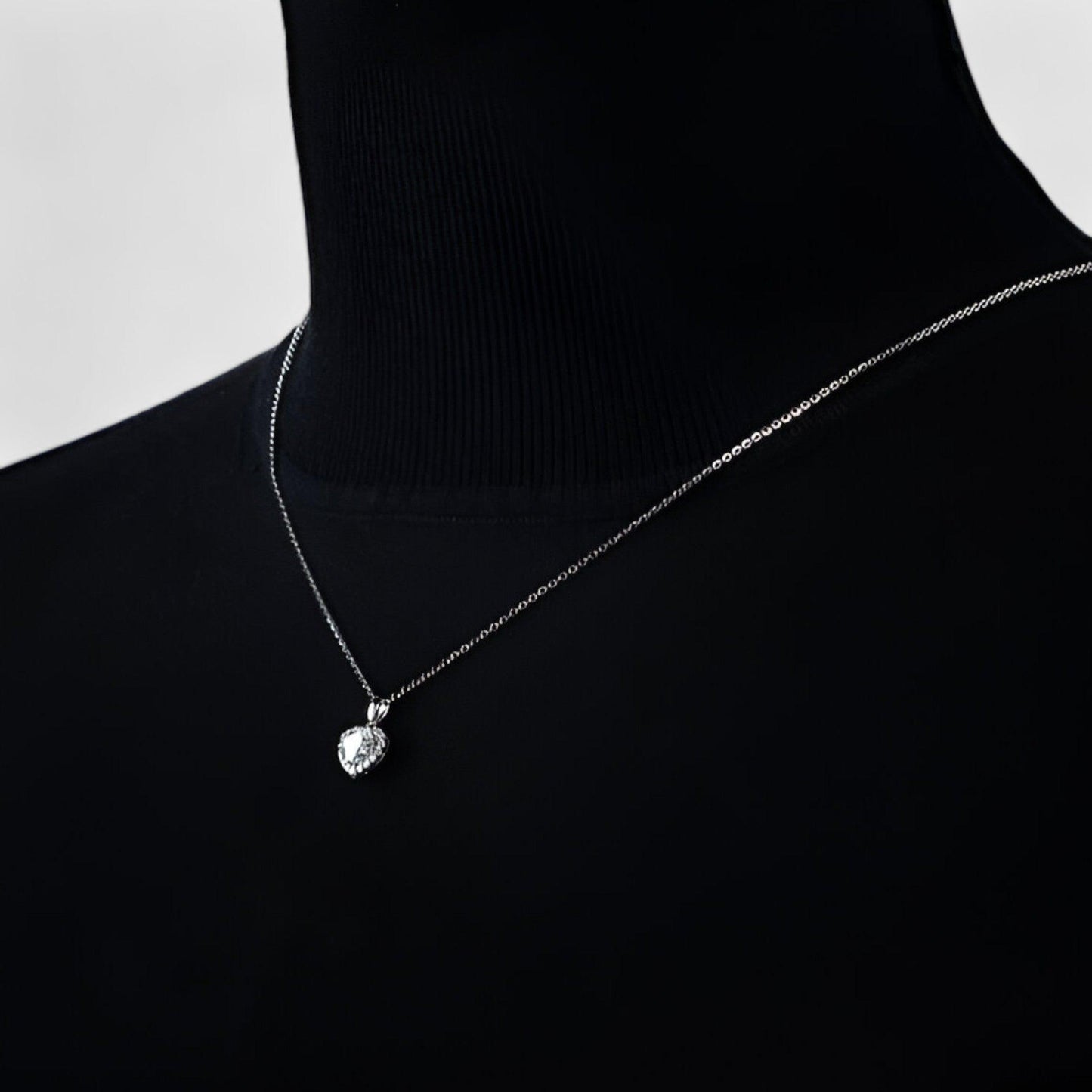 Amouria - Luxury Moissanite Heart-Shaped Pendant Necklace