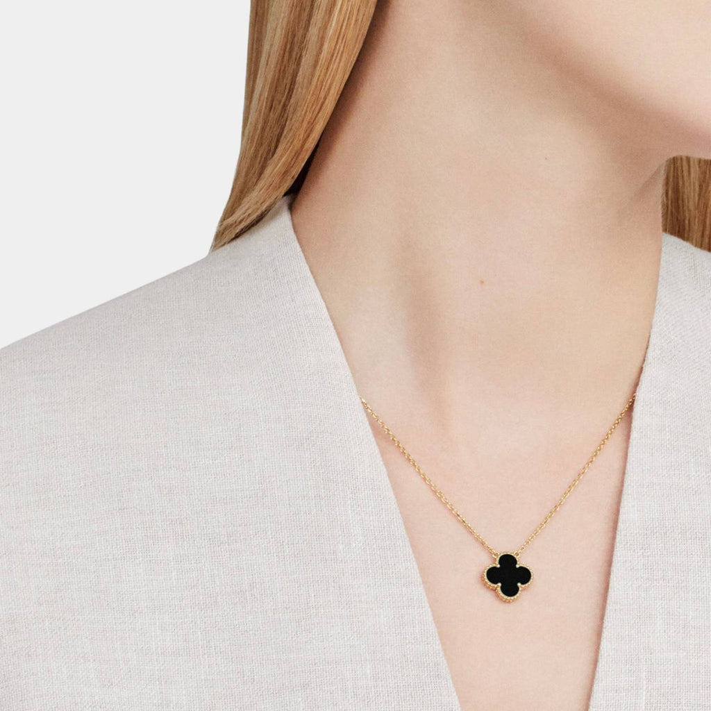 Golden Clover Jewelry Set – Necklace, Bracelet & Earrings