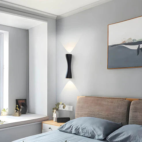 RéconfortGlow – Elegant Wall Lamp for Atmospheric Lighting