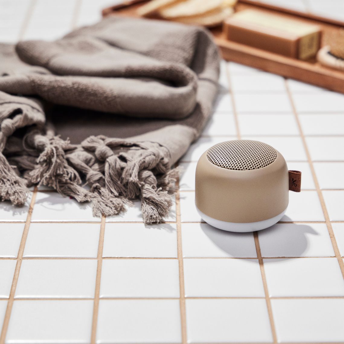AquaBeats – Waterproof Bluetooth Bathroom Lamp