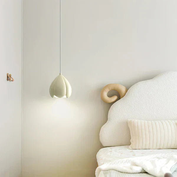 FlowerGlow Pendant Lamp - Elegant Cream-Colored Pendant Lamp for Warm, Atmospheric Interiors