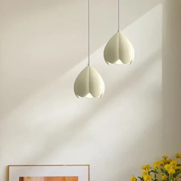 FlowerGlow Pendant Lamp - Elegant Cream-Colored Pendant Lamp for Warm, Atmospheric Interiors