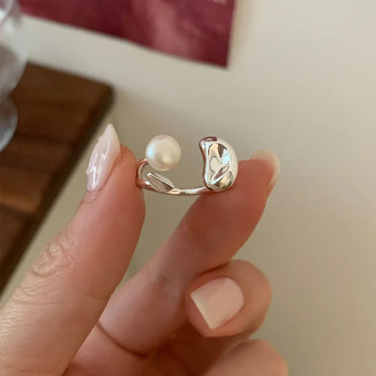 Elin Adjustable Pearl Bean Ring - Stylish and Elegant