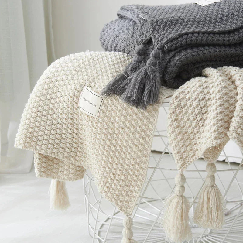 NordicCozy – Hand-Woven Wool Blanket with Fringes