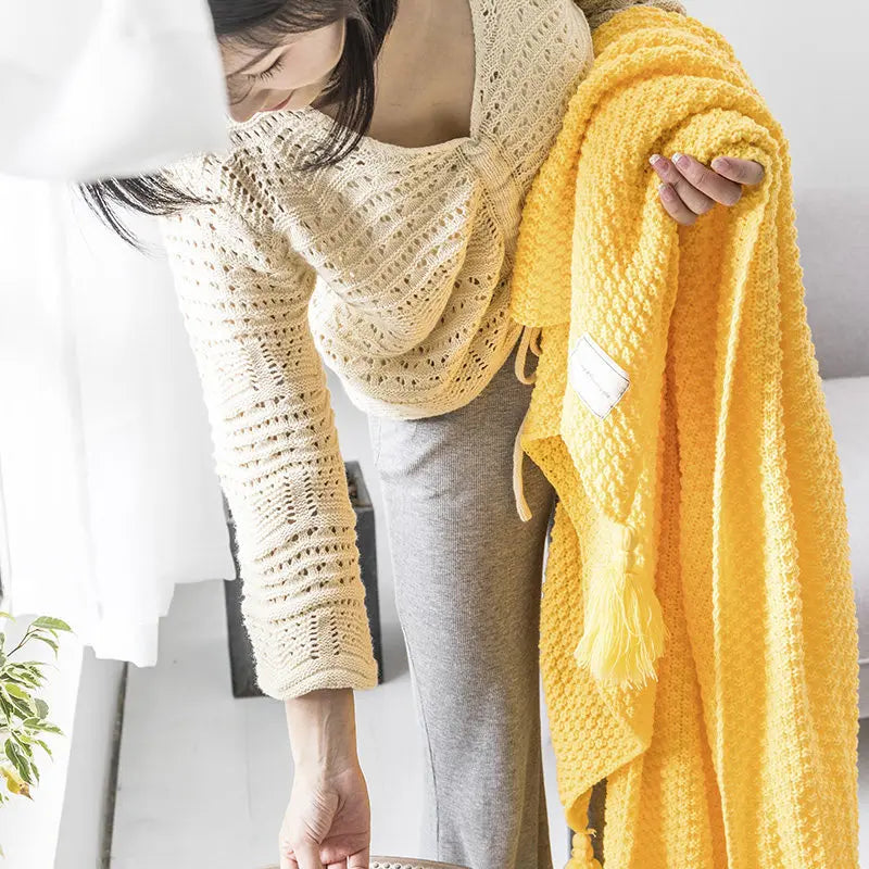 NordicCozy – Hand-Woven Wool Blanket with Fringes