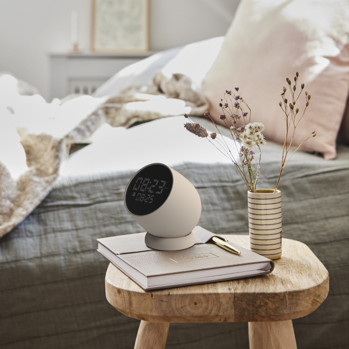 SmartWake - Wireless Alarm Clock with Touchscreen and Gyrosensor