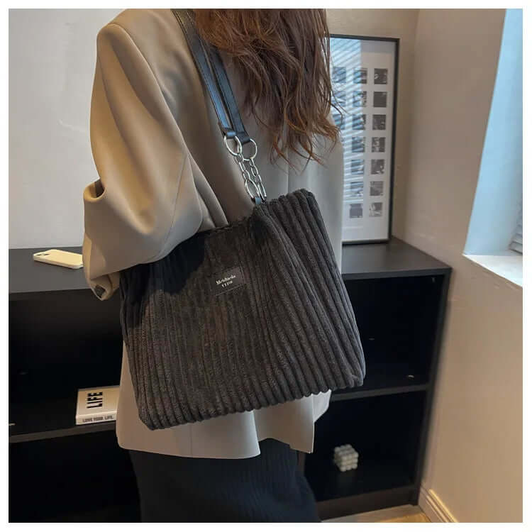 VelvetLuxe Bag - Elegant and Luxurious Women's Bag