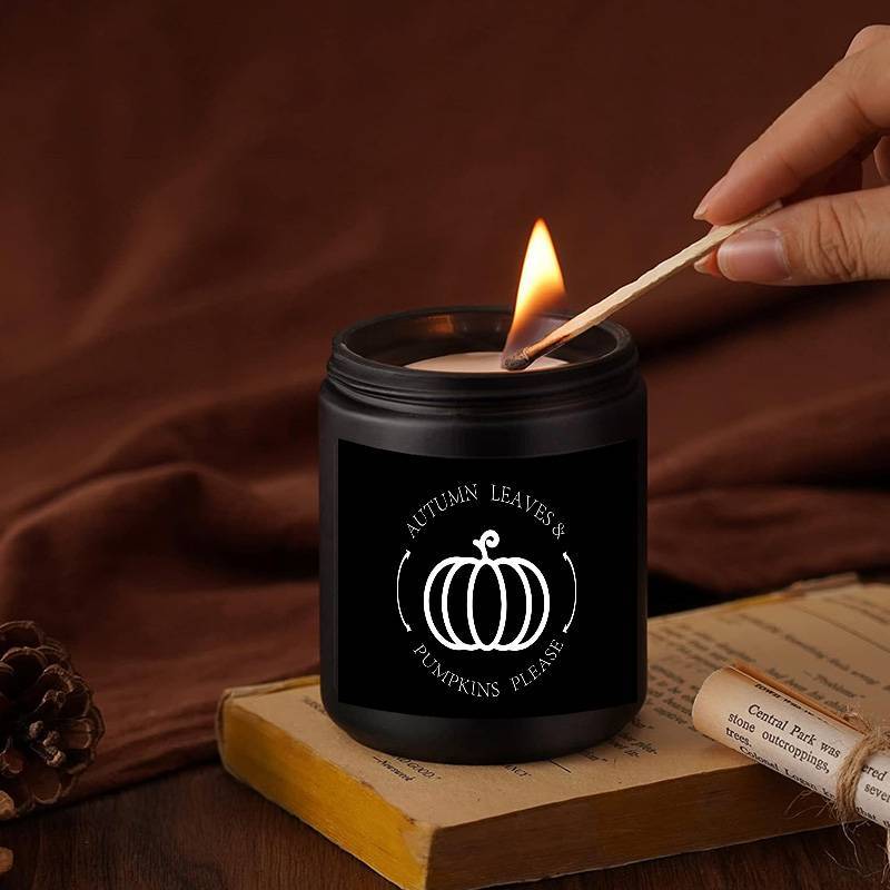 AutumnGlow – Scented Candle with Autumn Leaves & Pumpkins