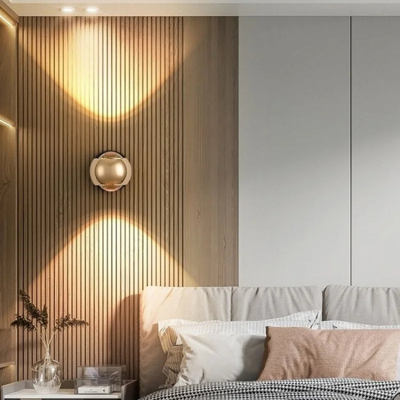 LumièreArt – Stylish Wall Lamp with Flexible Lighting
