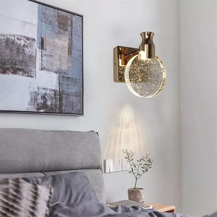 LumièreCéleste – Elegant Golden Wall Lamp for Atmospheric Interiors