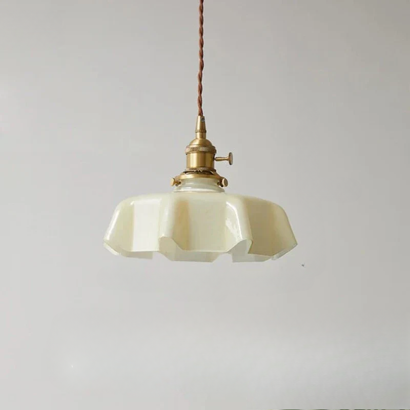 ClassicGleam – Luxury Brass Pendant Lamp for a Timeless Ambiance