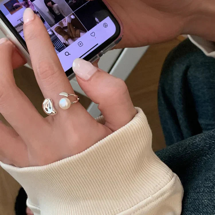 Elin Adjustable Pearl Bean Ring - Stylish and Elegant