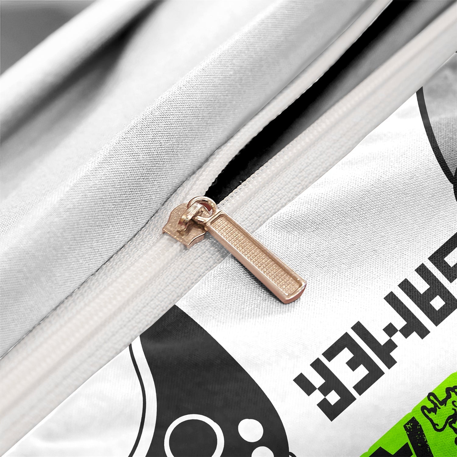 GameDreamer: Luxury Duvet Cover for Adventurous Bedrooms