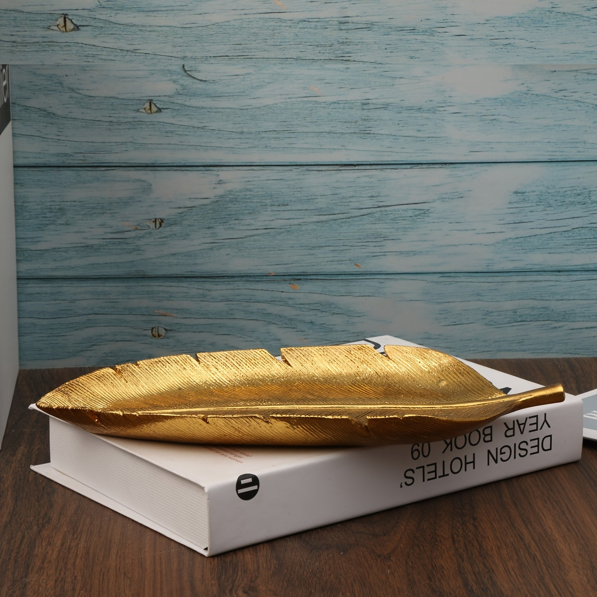 LeafTray – Elegant Resin Leaf-Shaped Tray for Interior Decoration
