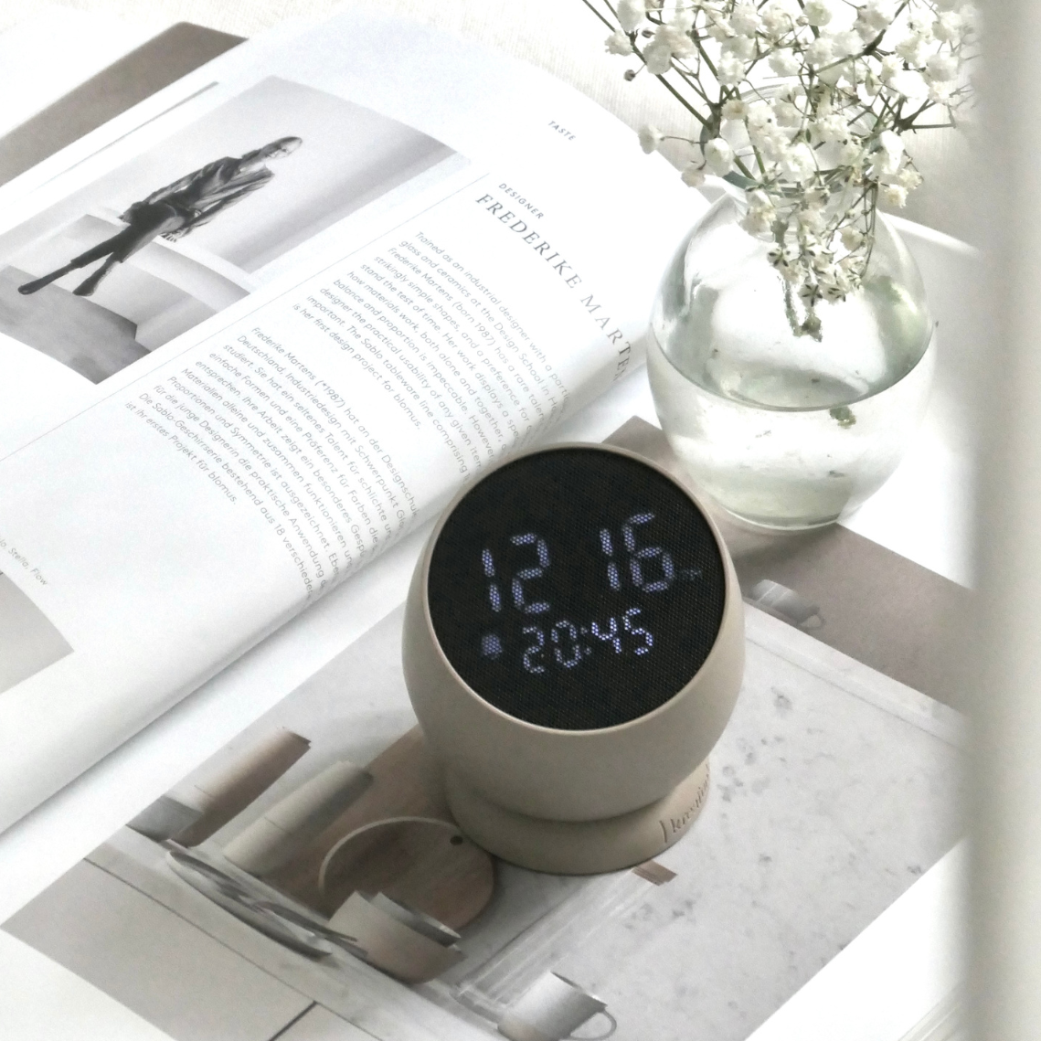 SmartWake - Wireless Alarm Clock with Touchscreen and Gyrosensor