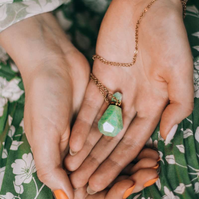 Elegant Necklace with Crystal Perfume Bottle - Iris