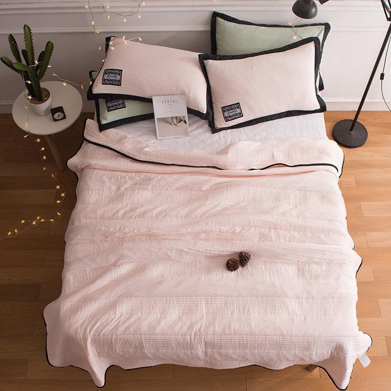CoolBreeze – Breathable and Cooling Summer Duvet