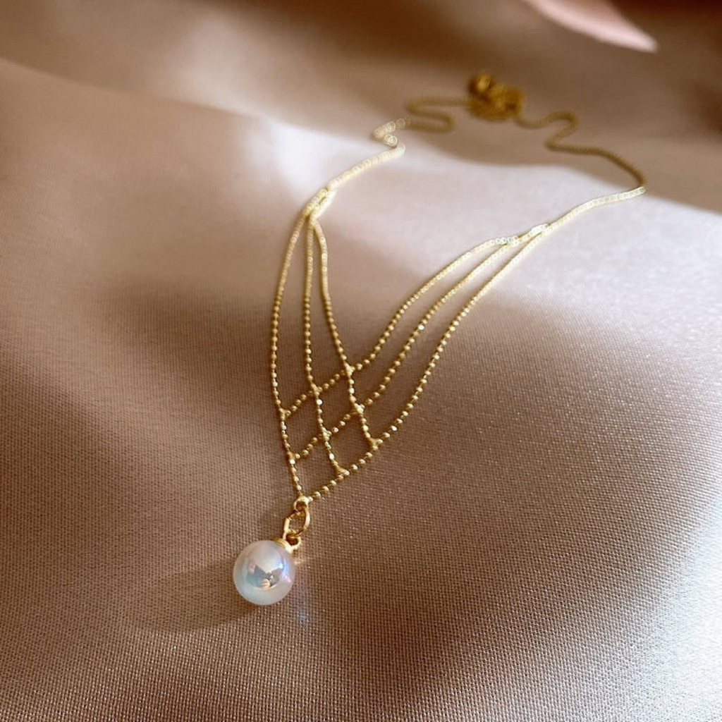 PearlGlow Necklace - Elegant Woven Jewelry