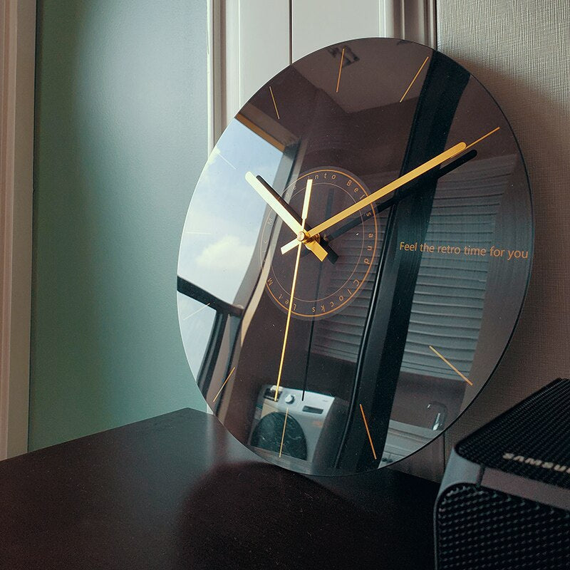 Elegant GlassArt Wall Clock – Artistic Time Measurement & Design