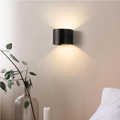 Lumière Royale - Stylish modern LED cube wall lamp
