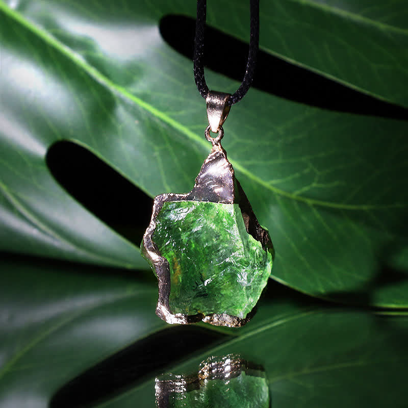 Elegant Natural Moldavite Necklace - Lyra