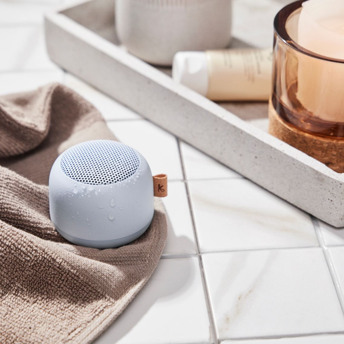 AquaBeats – Waterproof Bluetooth Bathroom Lamp