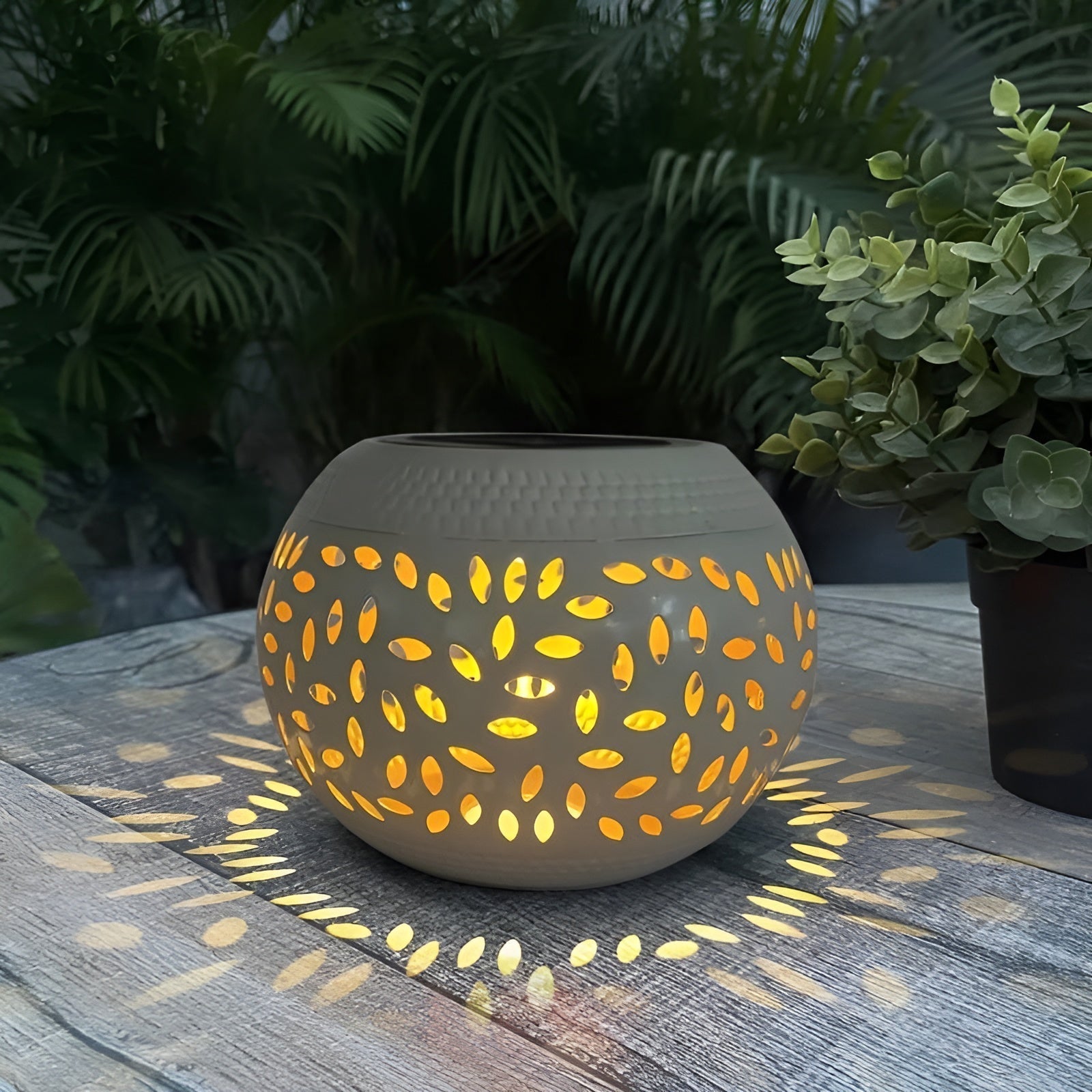 Elegant Solar Garden Light with Dots - Atmospheric Outdoor Lighting