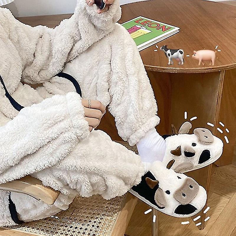 CozyCows - Luxury Heated Slippers with Non-slip Sole