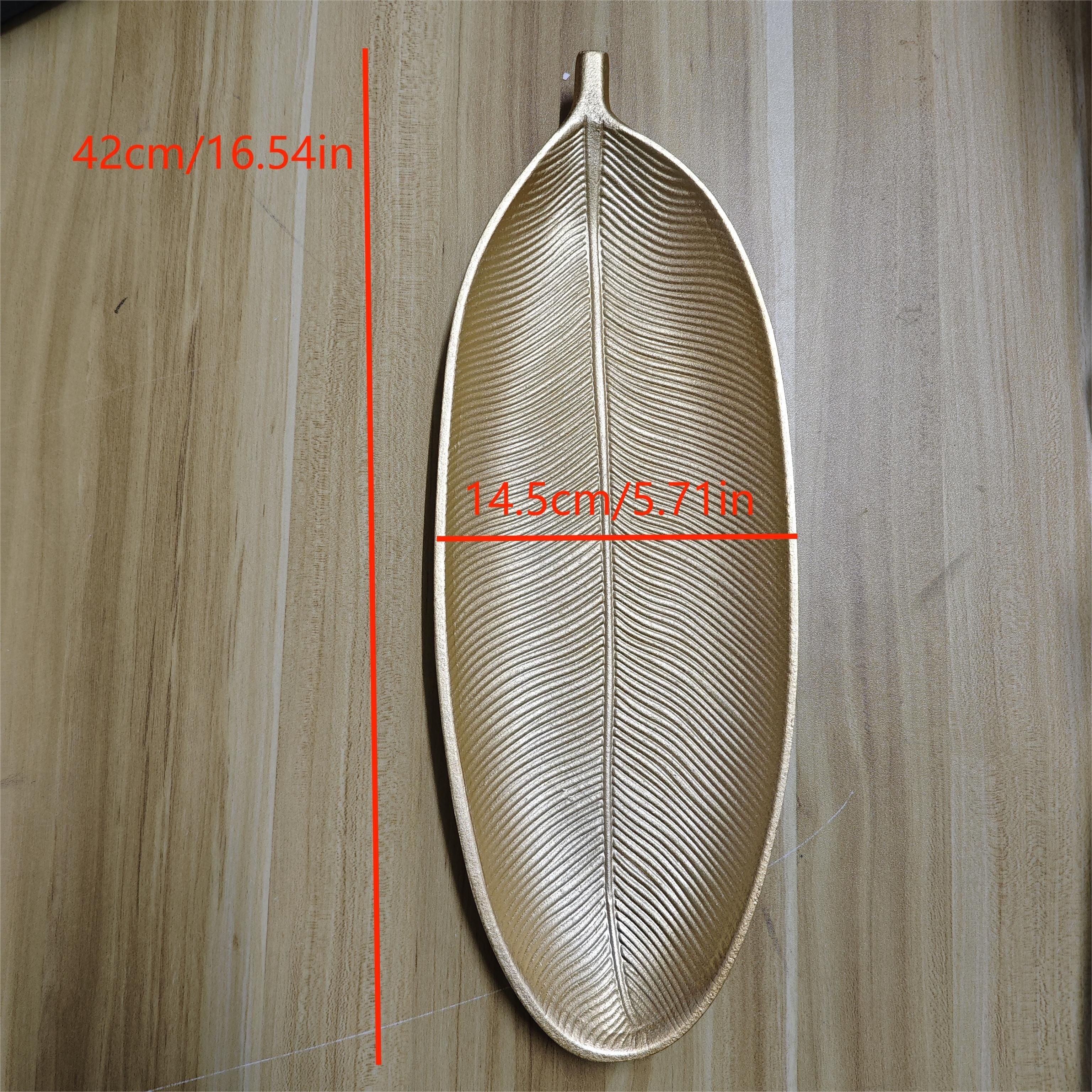LeafWood – Elegant Leaf-Shaped Wooden Tray