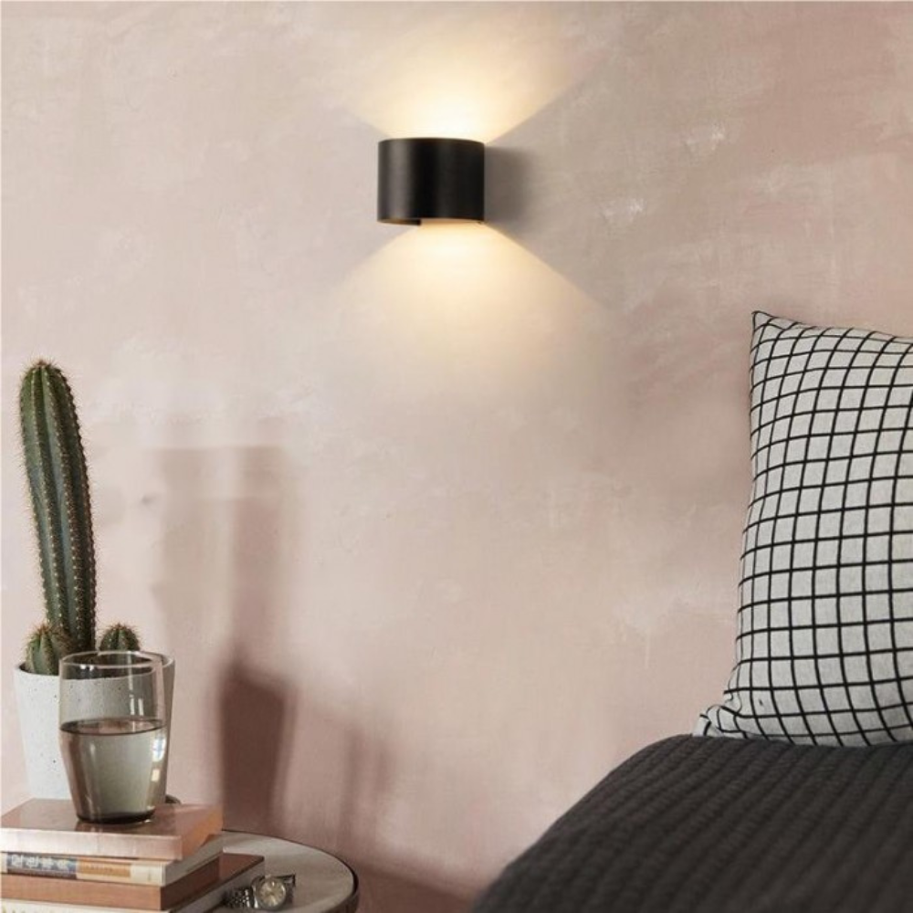 Lumière Royale - Stylish modern LED cube wall lamp