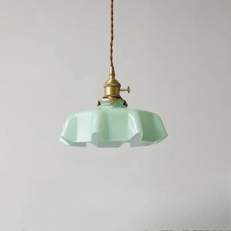 ClassicGleam – Luxury Brass Pendant Lamp for a Timeless Ambiance
