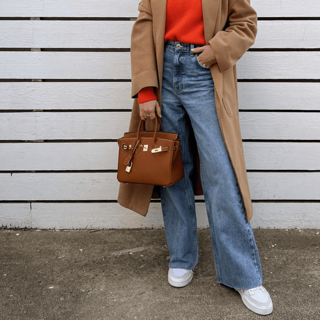 ClassicLeather Bag - Elegant Leather Handbag with Space