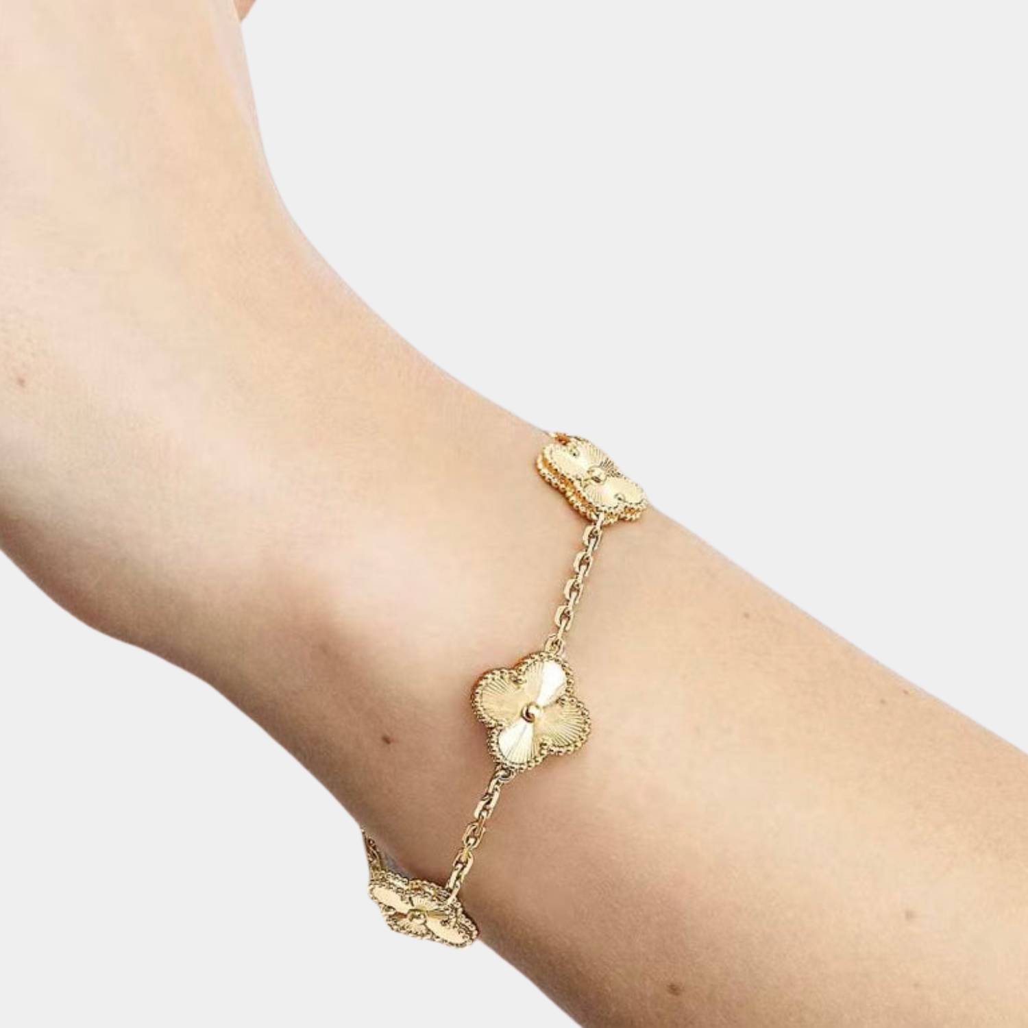 Golden Clover Jewelry Set – Necklace, Bracelet & Earrings