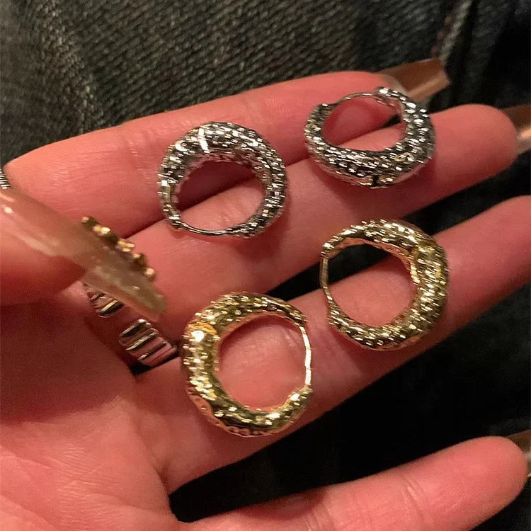 Elegant Noor Hoop Earrings for a Timeless Look