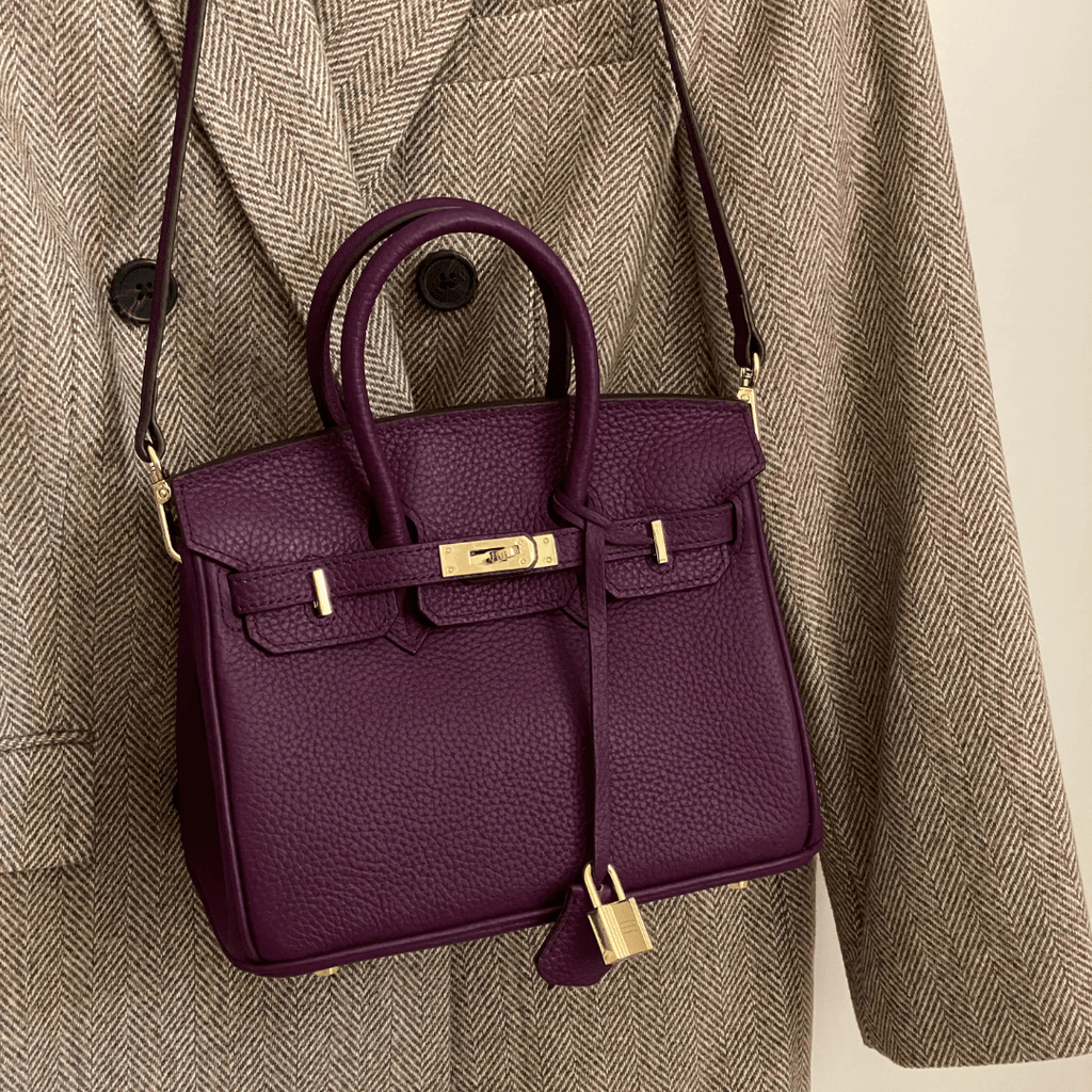 ClassicLeather Bag - Elegant Leather Handbag with Space