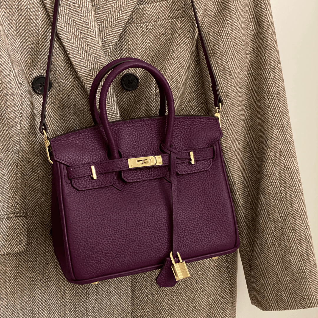 ClassicLeather Bag - Elegant Leather Handbag with Space