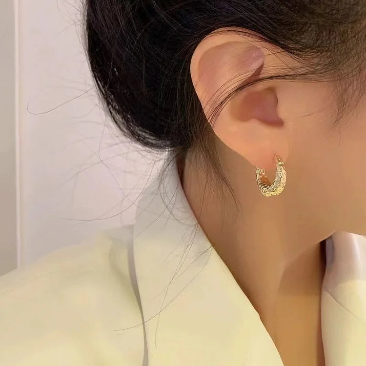 Elegant Noor Hoop Earrings for a Timeless Look