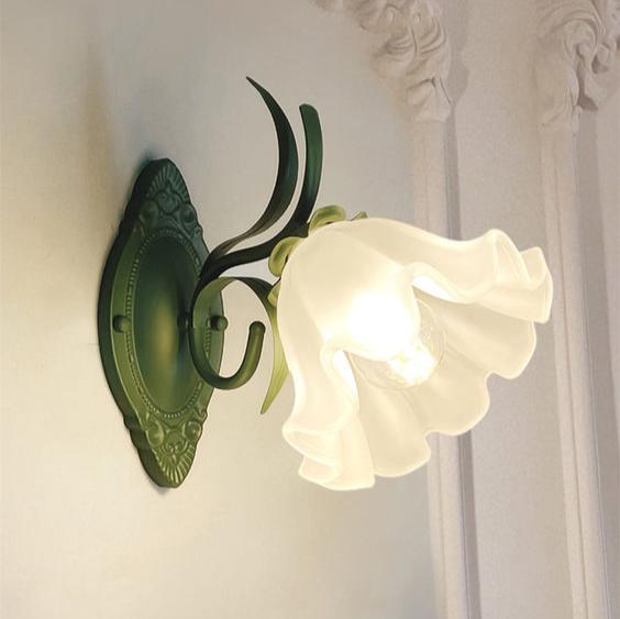 LilyGlow Wall Lamp - Elegant Nature-Inspired Lighting