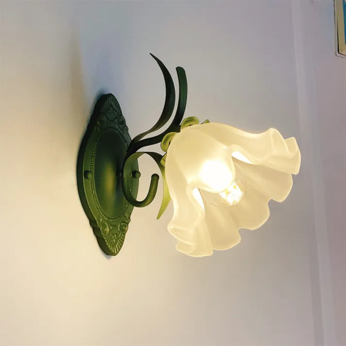 LilyGlow Wall Lamp - Elegant Nature-Inspired Lighting