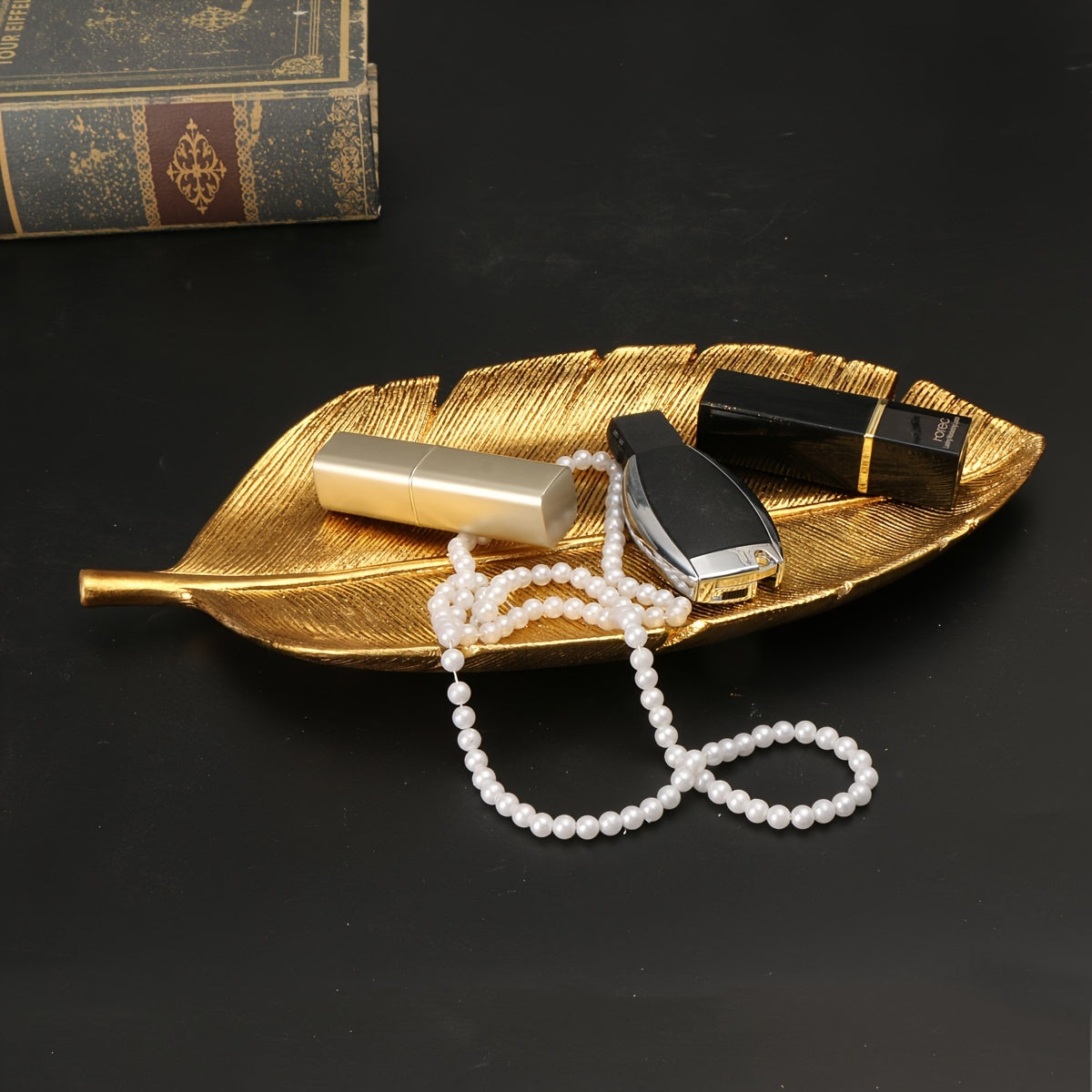 LeafTray – Elegant Resin Leaf-Shaped Tray for Interior Decoration