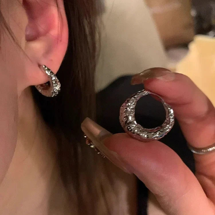 Elegant Noor Hoop Earrings for a Timeless Look