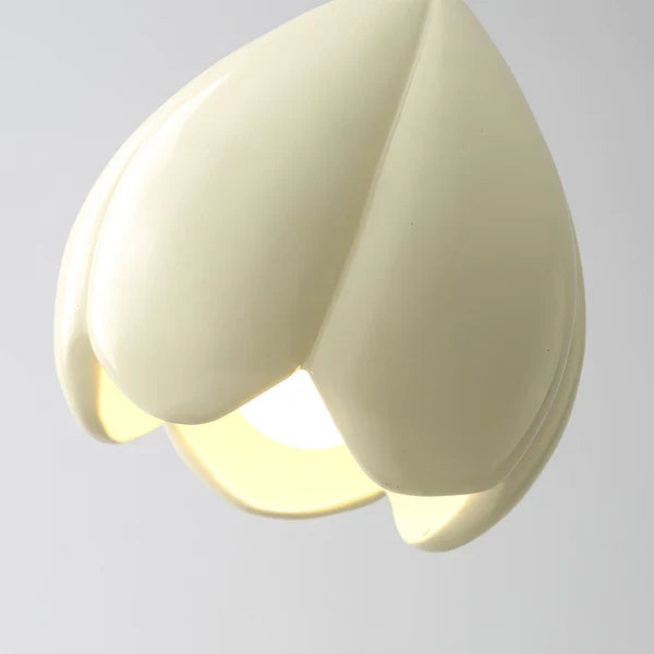 FlowerGlow Pendant Lamp - Elegant Cream-Colored Pendant Lamp for Warm, Atmospheric Interiors