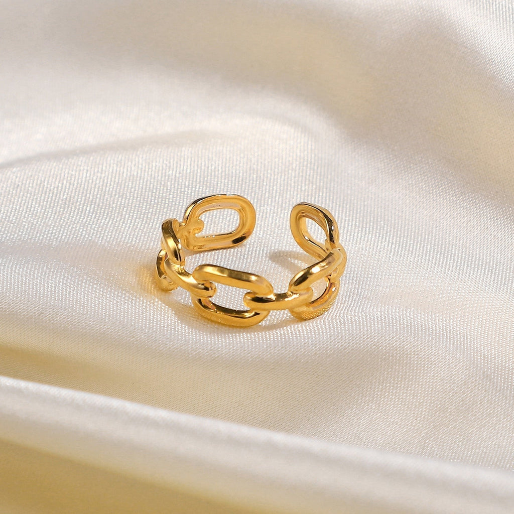 NexaTwist - Trendy Twisted Ring Link