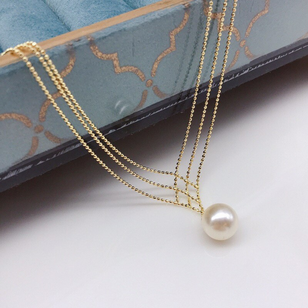 PearlGlow Necklace - Elegant Woven Jewelry