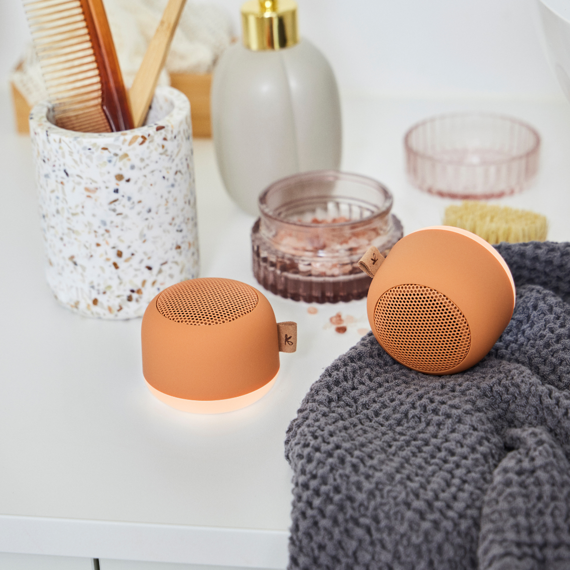 AquaBeats – Waterproof Bluetooth Bathroom Lamp